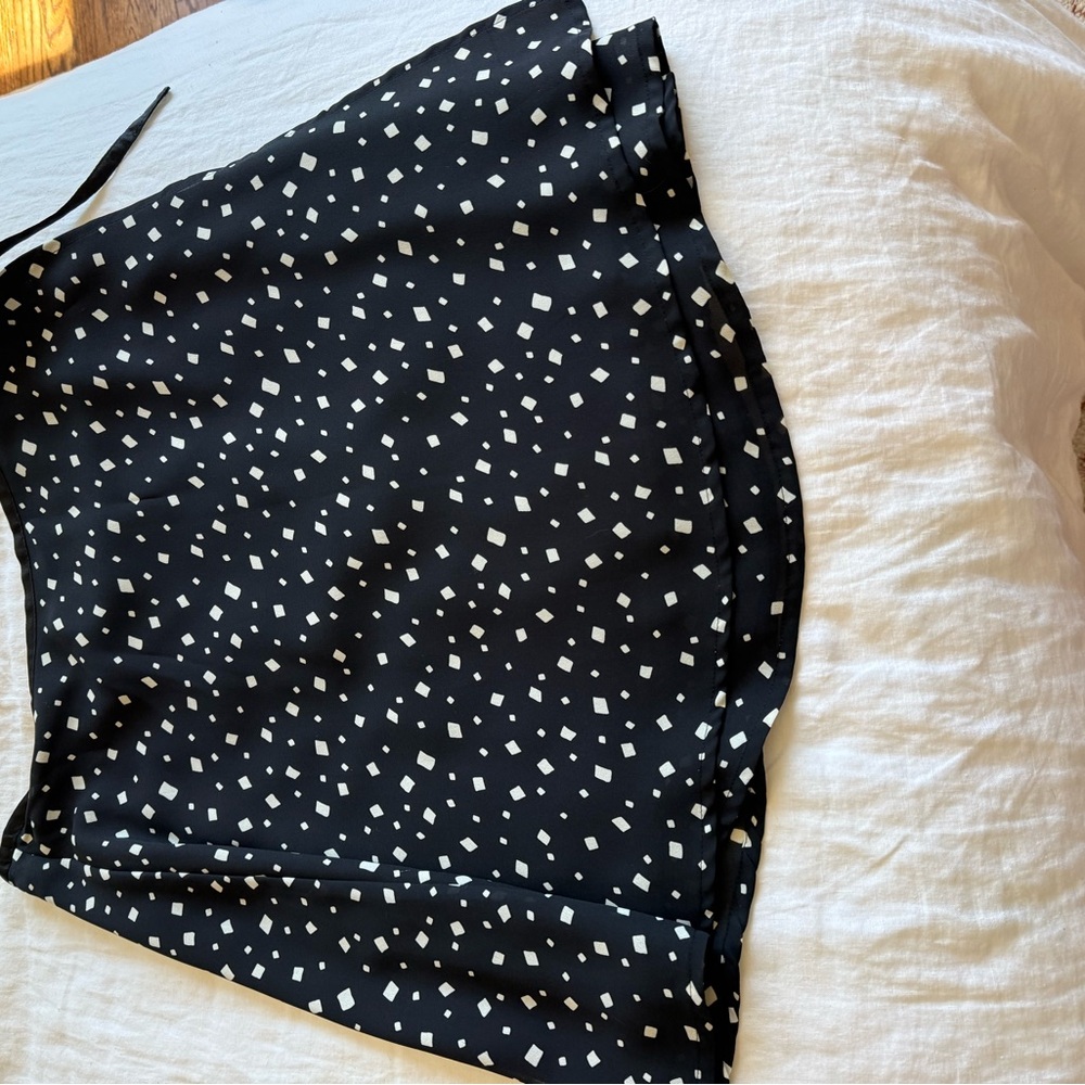Stylish Black and White Patterned Skirt